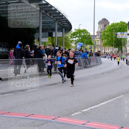 25.04.2026 - Das Zehntel Tim E. http://msf.ph/oto/9570701 25.04.2026 09:03:11 Ziel 1097, 1105, 1121, 1428, 1432, 1437, 1703, 1705, 1706, 1911, 1925, 2114, 2145, 2148, 2215, 2230, 2245, 2355, 2449, 2456, 2503, 2855, 2948, 2965, 3132, 3235, 3266, 3268, 3288, 3295, 3734, 3746, 3764, 3769, 3818, 3821, 3890 meine-sportfotos.de