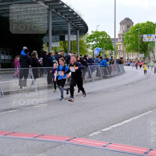 25.04.2026 - Das Zehntel Tim E. http://msf.ph/oto/9570703 25.04.2026 09:03:11 Ziel 1097, 1105, 1121, 1428, 1432, 1437, 1703, 1705, 1706, 1911, 1925, 2114, 2145, 2148, 2215, 2230, 2245, 2355, 2449, 2456, 2503, 2855, 2948, 2965, 3132, 3235, 3266, 3268, 3288, 3295, 3734, 3746, 3764, 3769, 3818, 3821, 3890 meine-sportfotos.de