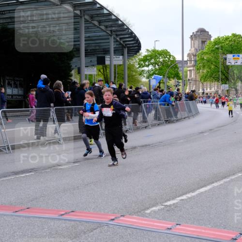 25.04.2026 - Das Zehntel Tim E. http://msf.ph/oto/9570704 25.04.2026 09:03:11 Ziel 1097, 1105, 1121, 1428, 1432, 1437, 1703, 1705, 1706, 1911, 1925, 2114, 2145, 2148, 2215, 2230, 2245, 2355, 2449, 2456, 2503, 2855, 2948, 2965, 3132, 3235, 3266, 3268, 3288, 3295, 3734, 3746, 3764, 3769, 3818, 3821, 3890 meine-sportfotos.de