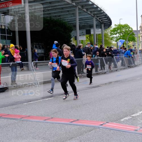25.04.2026 - Das Zehntel Tim E. http://msf.ph/oto/9570705 25.04.2026 09:03:12 Ziel 1097, 1105, 1121, 1428, 1432, 1437, 1703, 1705, 1706, 1911, 1925, 2114, 2215, 2230, 2231, 2245, 2355, 2449, 2456, 2503, 2855, 2948, 2965, 3132, 3266, 3268, 3288, 3295, 3734, 3746, 3764, 3769, 3818, 3821 meine-sportfotos.de