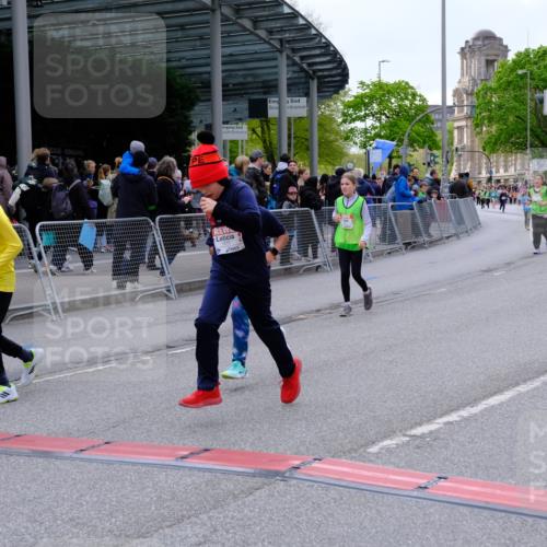 25.04.2026 - Das Zehntel Tim E. http://msf.ph/oto/9570745 25.04.2026 09:03:22 Ziel 1864, 1876, 2212, 2215, 2231, 3321, 3325, 3347, 3366, 3386, 3388, 3478, 3482, 3728 meine-sportfotos.de
