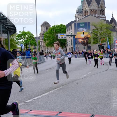 25.04.2026 - Das Zehntel Tim E. http://msf.ph/oto/9570777 25.04.2026 09:03:29 Ziel 1663, 1864, 1876, 2403, 2569, 2576, 2706, 3013, 3018, 3031, 3035, 3050, 3056, 3321, 3325, 3347, 3366, 3749, 3763, 3792 meine-sportfotos.de