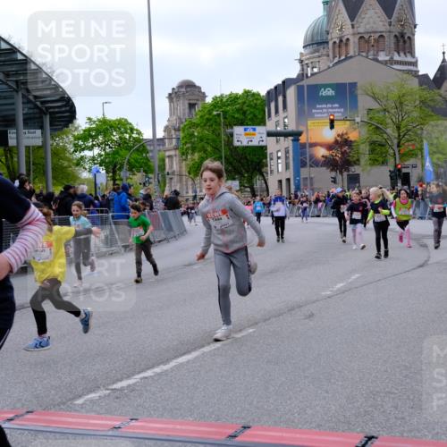 25.04.2026 - Das Zehntel Tim E. http://msf.ph/oto/9570778 25.04.2026 09:03:29 Ziel 1663, 1864, 1876, 2403, 2569, 2576, 2706, 3013, 3018, 3031, 3035, 3050, 3056, 3321, 3325, 3347, 3366, 3749, 3763, 3792 meine-sportfotos.de