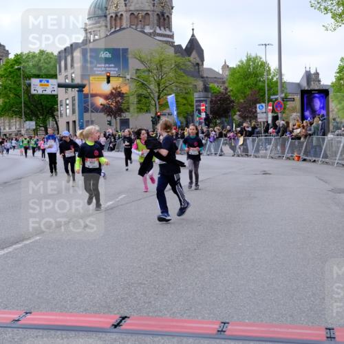 25.04.2026 - Das Zehntel Tim E. http://msf.ph/oto/9570785 25.04.2026 09:03:31 Ziel 1663, 1933, 2403, 2569, 2576, 2706, 3013, 3018, 3031, 3035, 3050, 3056, 3057, 3262, 3321, 3325, 3749, 3763, 3792 meine-sportfotos.de