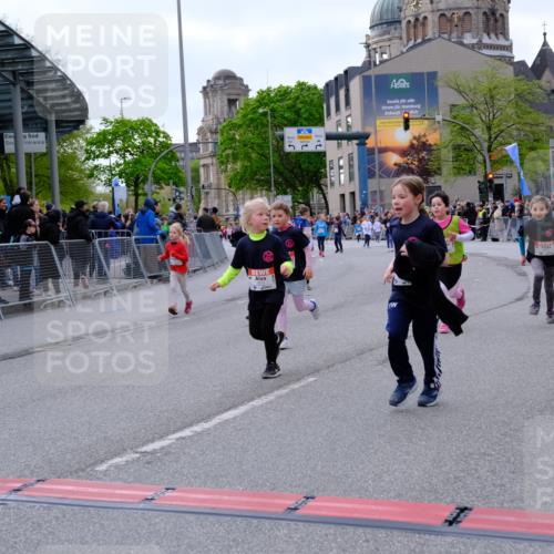 25.04.2026 - Das Zehntel Tim E. http://msf.ph/oto/9570789 25.04.2026 09:03:33 Ziel 1062, 1663, 1933, 2403, 2569, 2576, 2706, 3013, 3018, 3031, 3035, 3050, 3056, 3057, 3262, 3325, 3749, 3763, 3792 meine-sportfotos.de