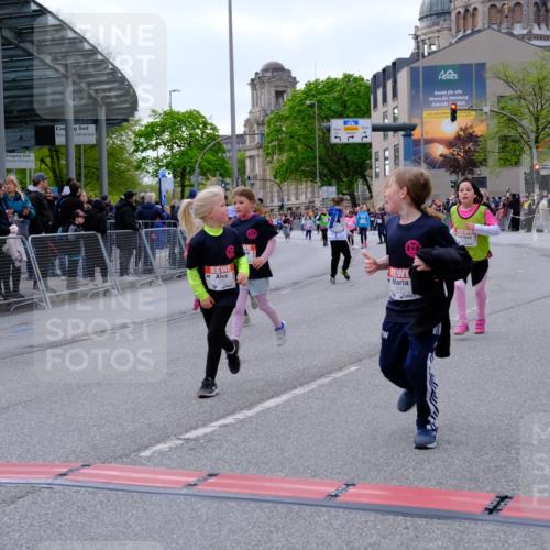 25.04.2026 - Das Zehntel Tim E. http://msf.ph/oto/9570794 25.04.2026 09:03:33 Ziel 1062, 1663, 1933, 2403, 2569, 2576, 2706, 3013, 3018, 3031, 3035, 3050, 3056, 3057, 3262, 3325, 3749, 3763, 3792 meine-sportfotos.de