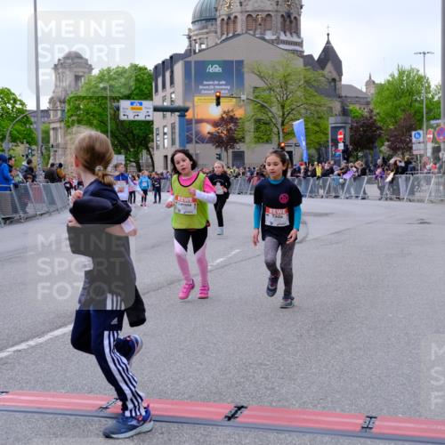25.04.2026 - Das Zehntel Tim E. http://msf.ph/oto/9570795 25.04.2026 09:03:34 Ziel 1062, 1623, 1663, 1933, 2403, 2569, 2576, 2706, 3013, 3018, 3031, 3035, 3050, 3056, 3057, 3262, 3325, 3749, 3763, 3792 meine-sportfotos.de
