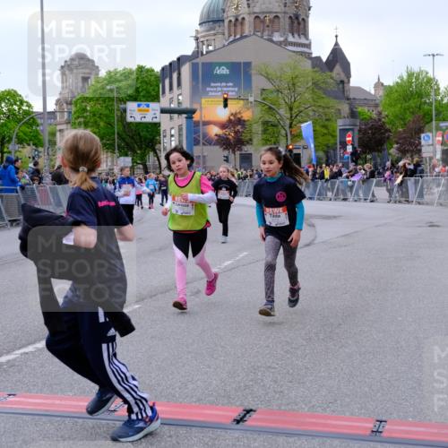 25.04.2026 - Das Zehntel Tim E. http://msf.ph/oto/9570796 25.04.2026 09:03:34 Ziel 1062, 1623, 1663, 1933, 2403, 2569, 2576, 2706, 3013, 3018, 3031, 3035, 3050, 3056, 3057, 3262, 3325, 3749, 3763, 3792 meine-sportfotos.de