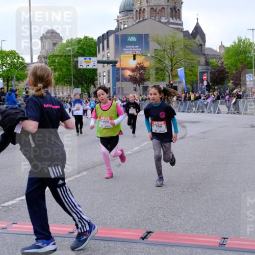 25.04.2026 - Das Zehntel Tim E. http://msf.ph/oto/9570797 25.04.2026 09:03:34 Ziel 1062, 1623, 1663, 1933, 2403, 2569, 2576, 2706, 3013, 3018, 3031, 3035, 3050, 3056, 3057, 3262, 3325, 3749, 3763, 3792 meine-sportfotos.de