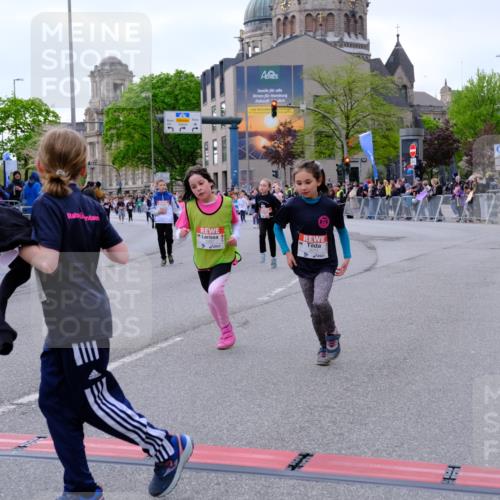 25.04.2026 - Das Zehntel Tim E. http://msf.ph/oto/9570798 25.04.2026 09:03:34 Ziel 1062, 1623, 1663, 1933, 2403, 2569, 2576, 2706, 3013, 3018, 3031, 3035, 3050, 3056, 3057, 3262, 3325, 3749, 3763, 3792 meine-sportfotos.de