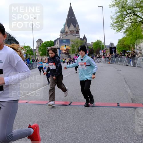 25.04.2026 - Das Zehntel Tim E. http://msf.ph/oto/9570905 25.04.2026 09:04:07 Ziel 1392, 1497, 1785, 1793, 1835, 1860, 2194, 2346, 2358, 2440, 2487, 2578, 2588, 2839, 2842, 2893, 2934, 3014, 3162, 3364, 3389, 3442, 3446, 3451, 3809, 3810, 3860, 3865, 3867, 3881, 3885 meine-sportfotos.de
