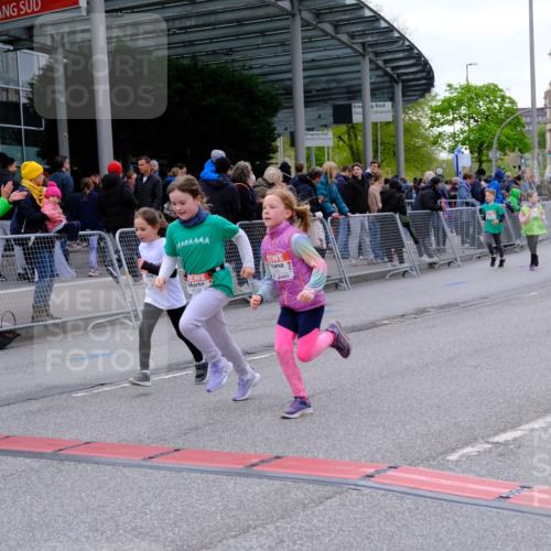 25.04.2026 - Das Zehntel Tim E. http://msf.ph/oto/9570926 25.04.2026 09:04:17 Ziel 1226, 1392, 1480, 1809, 2194, 2386, 2432, 2534, 2551, 2597, 2666, 3299, 3680, 3733, 3809, 3810 meine-sportfotos.de