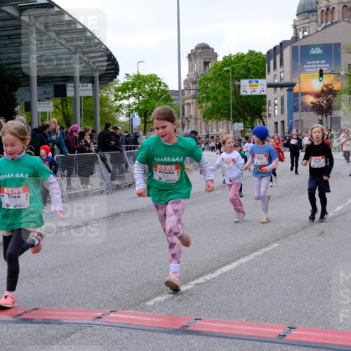 25.04.2026 - Das Zehntel Tim E. http://msf.ph/oto/9570977 25.04.2026 09:04:28 Ziel 1353, 1479, 1496, 1500, 1502, 1934, 1960, 1980, 1982, 2362, 2370, 2381, 2400, 2414, 2427, 2430, 2431, 2700, 3150, 3279, 3299, 3671, 3892, 3906 meine-sportfotos.de