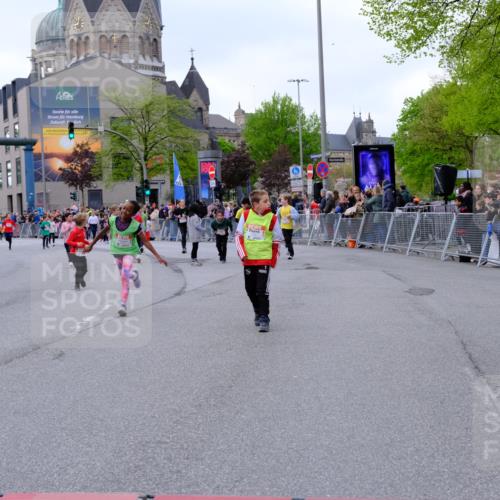 25.04.2026 - Das Zehntel Tim E. http://msf.ph/oto/9570986 25.04.2026 09:04:30 Ziel 1353, 1472, 1479, 1496, 1500, 1502, 1932, 1934, 1960, 1980, 1982, 2362, 2370, 2381, 2400, 2414, 2427, 2430, 2431, 2700, 3150, 3279, 3671, 3892, 3906 meine-sportfotos.de