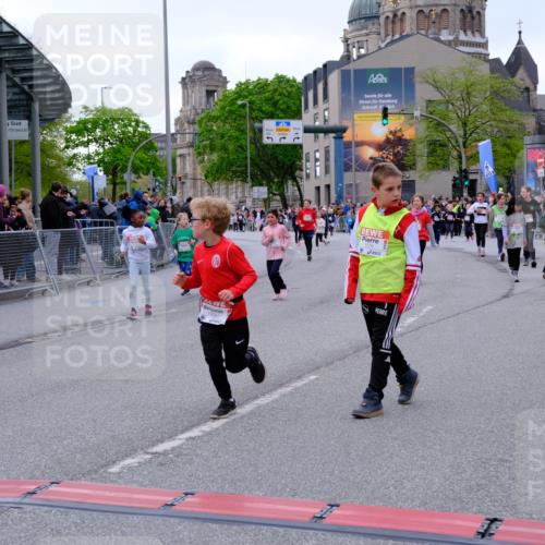 25.04.2026 - Das Zehntel Tim E. http://msf.ph/oto/9571009 25.04.2026 09:04:35 Ziel 1076, 1443, 1472, 1479, 1500, 1502, 1932, 1934, 2362, 2381, 2430, 2536, 2586, 2593, 2804, 2807, 3012, 3279, 3671, 3892, 3906 meine-sportfotos.de