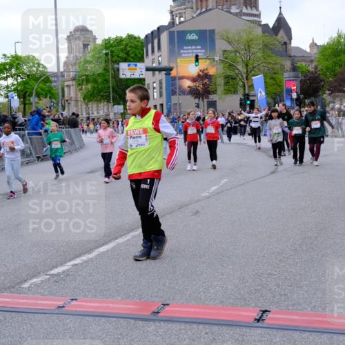 25.04.2026 - Das Zehntel Tim E. http://msf.ph/oto/9571011 25.04.2026 09:04:35 Ziel 1076, 1443, 1472, 1479, 1500, 1502, 1932, 1934, 2362, 2381, 2430, 2536, 2586, 2593, 2804, 2807, 3012, 3279, 3671, 3892, 3906 meine-sportfotos.de