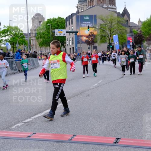 25.04.2026 - Das Zehntel Tim E. http://msf.ph/oto/9571013 25.04.2026 09:04:36 Ziel 1076, 1443, 1472, 1500, 1502, 1647, 1932, 1934, 2377, 2536, 2586, 2593, 2804, 2807, 3012, 3279, 3671, 3892, 3906 meine-sportfotos.de