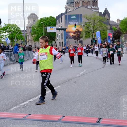 25.04.2026 - Das Zehntel Tim E. http://msf.ph/oto/9571014 25.04.2026 09:04:36 Ziel 1076, 1443, 1472, 1500, 1502, 1647, 1932, 1934, 2377, 2536, 2586, 2593, 2804, 2807, 3012, 3279, 3671, 3892, 3906 meine-sportfotos.de