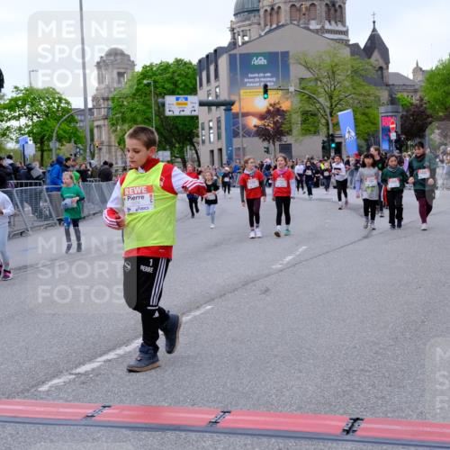 25.04.2026 - Das Zehntel Tim E. http://msf.ph/oto/9571015 25.04.2026 09:04:36 Ziel 1076, 1443, 1472, 1500, 1502, 1647, 1932, 1934, 2377, 2536, 2586, 2593, 2804, 2807, 3012, 3279, 3671, 3892, 3906 meine-sportfotos.de