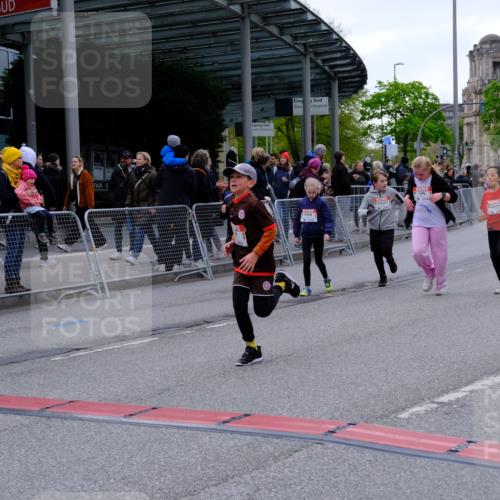 25.04.2026 - Das Zehntel Tim E. http://msf.ph/oto/9571087 25.04.2026 09:05:01 Ziel 1350, 1390, 1412, 1591, 1594, 2254, 2382, 2657, 2670, 2672, 2950, 3724, 3726, 3767, 3776, 3777, 3796, 3961 meine-sportfotos.de