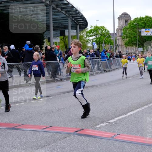 25.04.2026 - Das Zehntel Tim E. http://msf.ph/oto/9571101 25.04.2026 09:05:03 Ziel 1350, 1390, 1412, 2254, 2382, 2657, 2670, 2672, 2693, 2696, 3724, 3726, 3767, 3796, 3961 meine-sportfotos.de