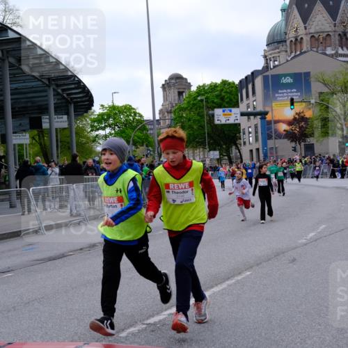 25.04.2026 - Das Zehntel Tim E. http://msf.ph/oto/9571167 25.04.2026 09:05:25 Ziel 1414, 1418, 1811, 1821, 2113, 2115, 2141, 2144, 2297, 2368, 2832, 2935, 3133, 3148 meine-sportfotos.de