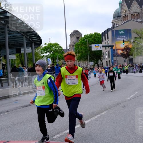 25.04.2026 - Das Zehntel Tim E. http://msf.ph/oto/9571168 25.04.2026 09:05:25 Ziel 1414, 1418, 1811, 1821, 2113, 2115, 2141, 2144, 2297, 2368, 2832, 2935, 3133, 3148 meine-sportfotos.de