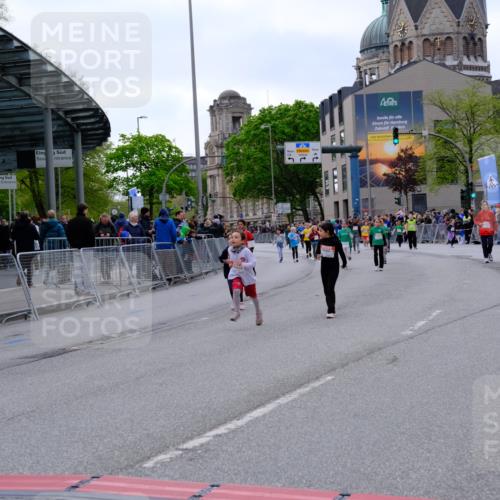 25.04.2026 - Das Zehntel Tim E. http://msf.ph/oto/9571169 25.04.2026 09:05:26 Ziel 1078, 1084, 1414, 1418, 1811, 1821, 2113, 2115, 2141, 2144, 2297, 2832, 2935, 3133, 3148 meine-sportfotos.de