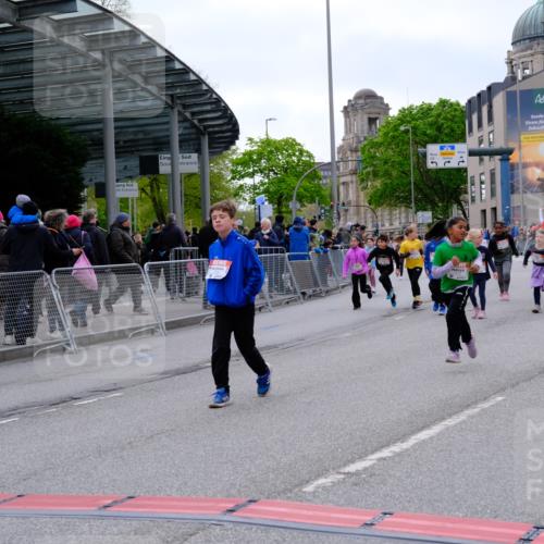25.04.2026 - Das Zehntel Tim E. http://msf.ph/oto/9571199 25.04.2026 09:05:41 Ziel 1118, 1128, 1130, 1659, 1939, 1949, 1952, 2357, 2372, 2555, 2626, 3240, 3620, 3750, 3780, 3782 meine-sportfotos.de