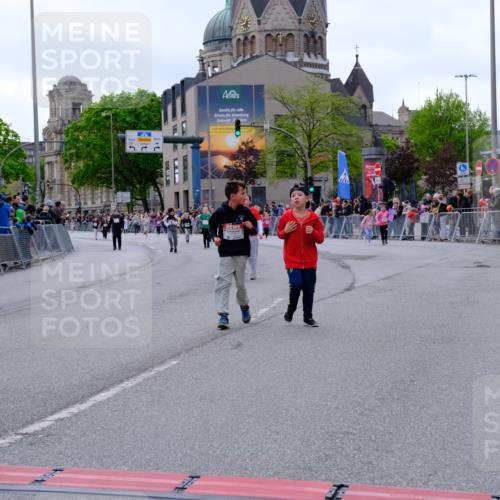 25.04.2026 - Das Zehntel Tim E. http://msf.ph/oto/9571234 25.04.2026 09:05:50 Ziel 1118, 1128, 1130, 1227, 1235, 1659, 1939, 1949, 2054, 2060, 2177, 2483, 2626, 2677, 2687, 2924, 2930, 3240, 3771, 3781 meine-sportfotos.de