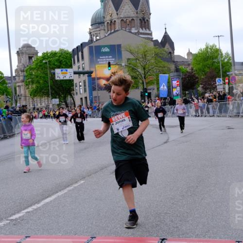 25.04.2026 - Das Zehntel Tim E. http://msf.ph/oto/9571301 25.04.2026 09:06:12 Ziel 1079, 1095, 1321, 1524, 2180, 2202, 2614, 2985, 3732, 3735, 3742, 3864, 3934, 3935 meine-sportfotos.de