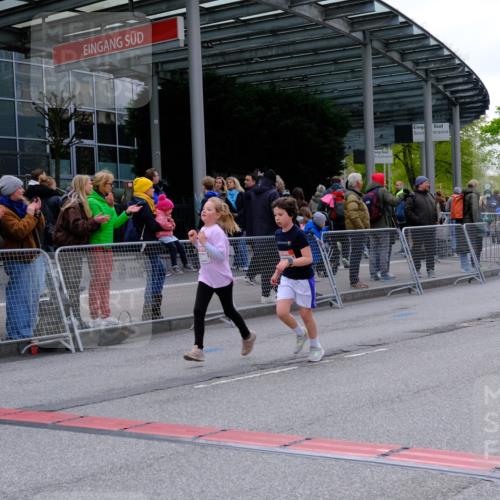 25.04.2026 - Das Zehntel Tim E. http://msf.ph/oto/9571359 25.04.2026 09:06:32 Ziel 1243, 1245, 1258, 1806, 2272, 2287, 2913, 3889, 3908 meine-sportfotos.de