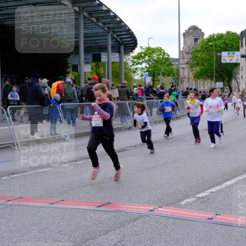 25.04.2026 - Das Zehntel Tim E. http://msf.ph/oto/9571521 25.04.2026 09:07:28 Ziel 1059, 1060, 1061, 1065, 1072, 1094, 1154, 1426, 1592, 2110, 2125, 2577, 2779, 3437, 3460, 3462 meine-sportfotos.de