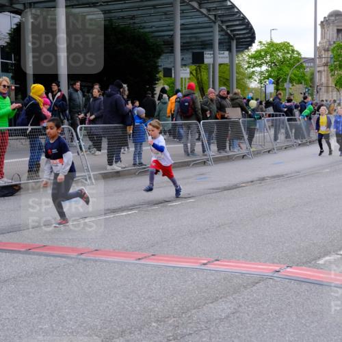 25.04.2026 - Das Zehntel Tim E. http://msf.ph/oto/9571540 25.04.2026 09:07:36 Ziel 1060, 1065, 1072, 1426, 1816, 2125, 2689, 2692, 2697, 2699, 2837, 3437, 3460, 3462, 3497 meine-sportfotos.de