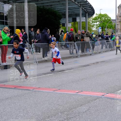 25.04.2026 - Das Zehntel Tim E. http://msf.ph/oto/9571541 25.04.2026 09:07:36 Ziel 1060, 1065, 1072, 1426, 1816, 2125, 2689, 2692, 2697, 2699, 2837, 3437, 3460, 3462, 3497 meine-sportfotos.de