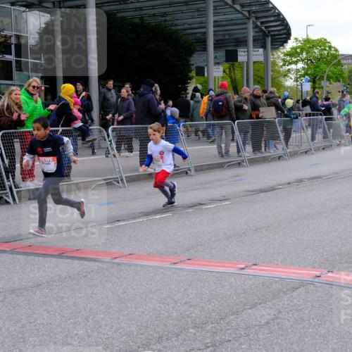 25.04.2026 - Das Zehntel Tim E. http://msf.ph/oto/9571542 25.04.2026 09:07:36 Ziel 1060, 1065, 1072, 1426, 1816, 2125, 2689, 2692, 2697, 2699, 2837, 3437, 3460, 3462, 3497 meine-sportfotos.de
