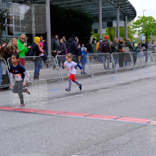 25.04.2026 - Das Zehntel Tim E. http://msf.ph/oto/9571543 25.04.2026 09:07:36 Ziel 1060, 1065, 1072, 1426, 1816, 2125, 2689, 2692, 2697, 2699, 2837, 3437, 3460, 3462, 3497 meine-sportfotos.de