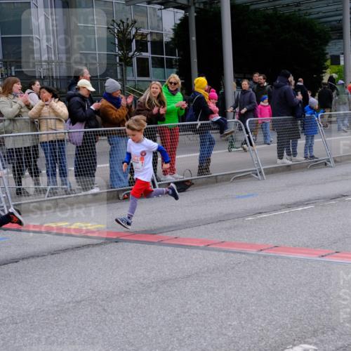 25.04.2026 - Das Zehntel Tim E. http://msf.ph/oto/9571549 25.04.2026 09:07:37 Ziel 1060, 1065, 1072, 1426, 1816, 2125, 2689, 2692, 2697, 2699, 2837, 3460, 3462, 3497 meine-sportfotos.de