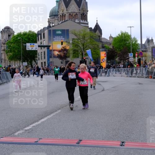 25.04.2026 - Das Zehntel Tim E. http://msf.ph/oto/9571572 25.04.2026 09:08:06 Ziel 1781, 1782 meine-sportfotos.de