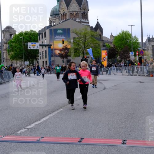25.04.2026 - Das Zehntel Tim E. http://msf.ph/oto/9571573 25.04.2026 09:08:06 Ziel 1781, 1782 meine-sportfotos.de