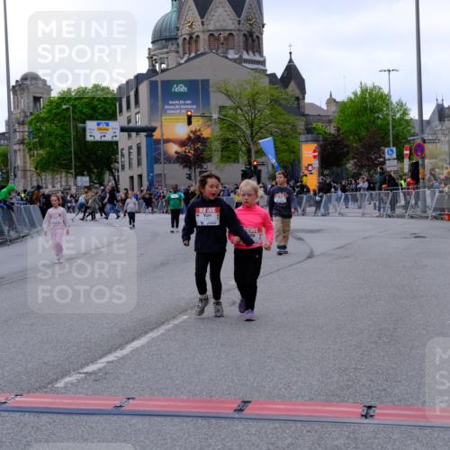 25.04.2026 - Das Zehntel Tim E. http://msf.ph/oto/9571574 25.04.2026 09:08:06 Ziel 1781, 1782 meine-sportfotos.de