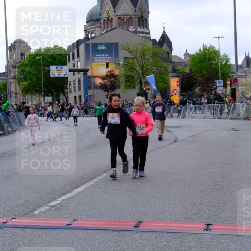 25.04.2026 - Das Zehntel Tim E. http://msf.ph/oto/9571575 25.04.2026 09:08:06 Ziel 1781, 1782 meine-sportfotos.de