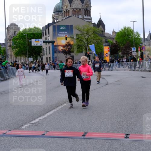 25.04.2026 - Das Zehntel Tim E. http://msf.ph/oto/9571576 25.04.2026 09:08:06 Ziel 1781, 1782 meine-sportfotos.de