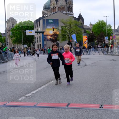 25.04.2026 - Das Zehntel Tim E. http://msf.ph/oto/9571577 25.04.2026 09:08:06 Ziel 1781, 1782 meine-sportfotos.de