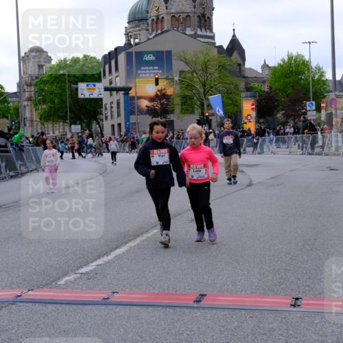 25.04.2026 - Das Zehntel Tim E. http://msf.ph/oto/9571578 25.04.2026 09:08:06 Ziel 1781, 1782 meine-sportfotos.de