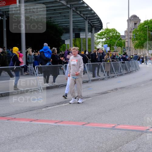 25.04.2026 - Das Zehntel Tim E. http://msf.ph/oto/9571690 25.04.2026 09:09:18 Ziel 1445, 1451, 1469, 1476, 2081, 2243 meine-sportfotos.de