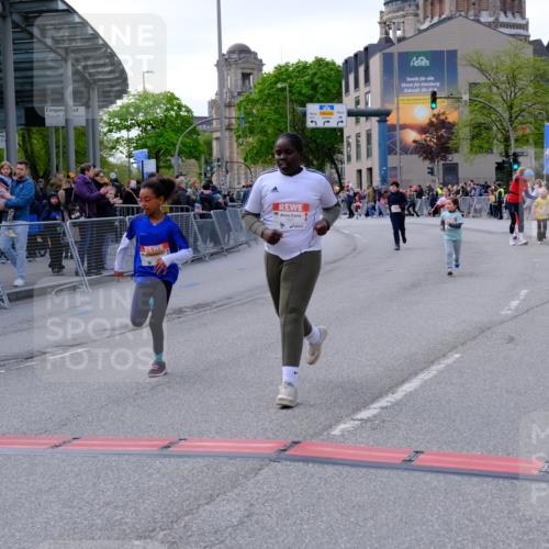 25.04.2026 - Das Zehntel Tim E. http://msf.ph/oto/9571695 25.04.2026 09:09:23 Ziel 1451, 1453, 1476, 1486, 2243 meine-sportfotos.de