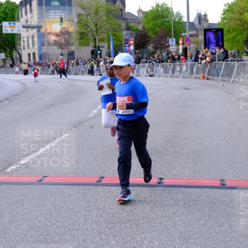 25.04.2026 - Das Zehntel Tim E. http://msf.ph/oto/9571735 25.04.2026 09:09:38 Ziel 1351, 1359, 1484, 1499, 1503, 2087, 2098, 2182, 2186 meine-sportfotos.de