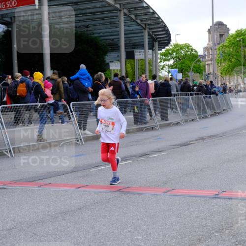 25.04.2026 - Das Zehntel Tim E. http://msf.ph/oto/9571749 25.04.2026 09:10:02 Ziel 3319, 3447 meine-sportfotos.de