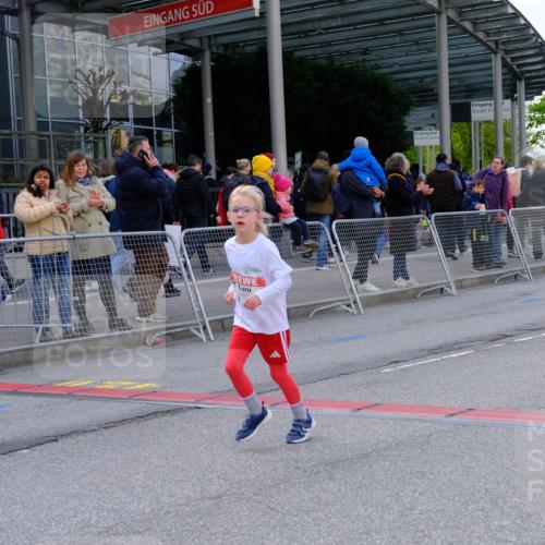 25.04.2026 - Das Zehntel Tim E. http://msf.ph/oto/9571755 25.04.2026 09:10:02 Ziel 3319, 3447 meine-sportfotos.de